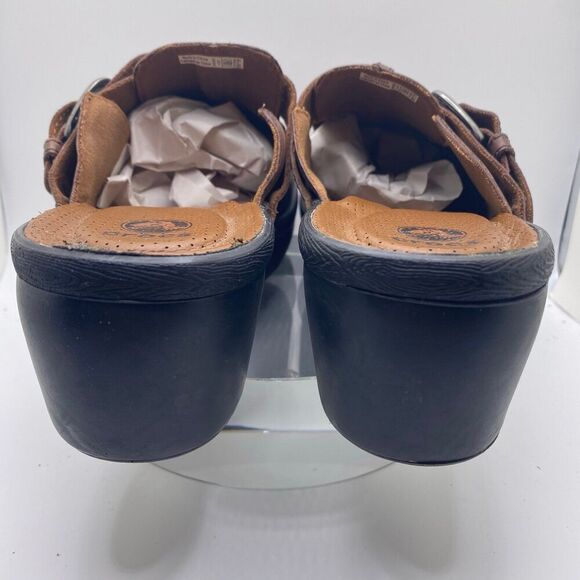 CROCS Women's 10 Brown Cobbler Buckle
Clog Mules Shoes Leather Sandals - Picture 8 of 11